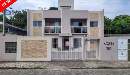Ótimo Apartamento AVERBADO - Semi Mobiliado com 02 dormitorios a 500 metros da praia!!