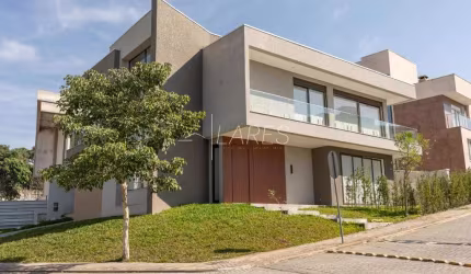 Casa de condomínio com 443 m², 5 quartos sendo 4 suítes à venda no bairro Santo Inácio.