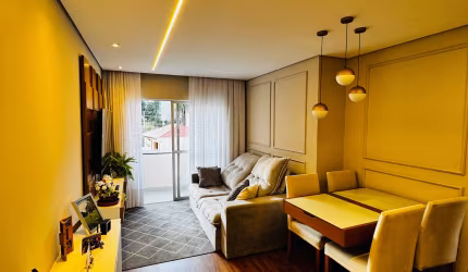 Apartamento reformado em ótima localização.
