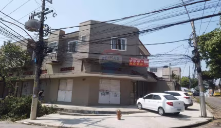 Edifício com 4  Apts e 4 Lojas à Venda em Bento Ribeiro, Rio de Janeiro.