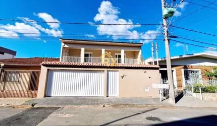 Casa com 4 quartos sendo 2 suítes em Poços de Caldas