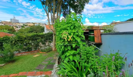 Casa com 4 quartos na região oeste de Poços de Caldas, próxima do Parque Municipal