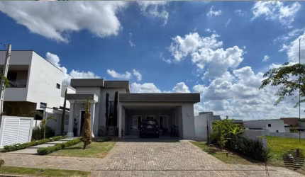Casa à venda no Condomínio Portal dos Bandeirantes em Salto.