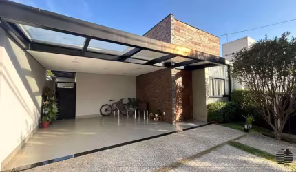 Casa com jacuzzi, à venda no Condomínio Reserva Parque do Varvito em Itu!