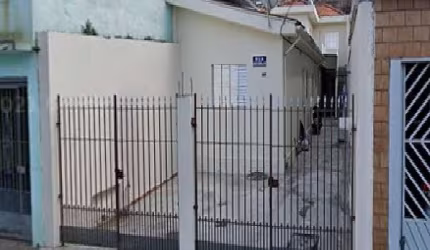 CASA COM 3 MORADIAS DE 1 DORM CADA