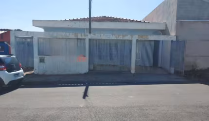 Casa para Venda em Mogi Mirim, Bairro Tucura, 3 dormitórios, 1 banheiro, 2 vagas