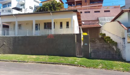 Casa para Venda em Serra Negra, Centro, 4 dormitórios, 1 suíte, 2 banheiros, 3 vagas
