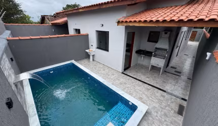 Casa com piscina lado praia