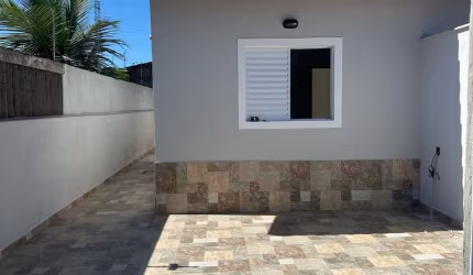 Casa com 02 dormitórios no Suarão