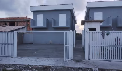 Casa para venda em Itanhaém com 02 quartos