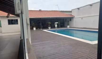 Casa com 04 dormitórios no balneário Gaivota