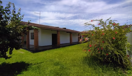 Casa espaçosa no bairro Bopiranga em Itanhaém