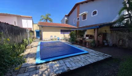 Incrível imóvel com piscina e 2 quartos em Itanhaém
