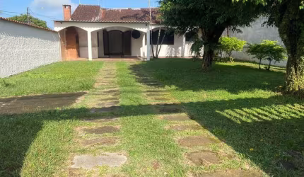 Incrível casa com quintal amplo e churrasqueira em Itanhaém