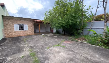 Perfeita casa em Mongaguá com 02 quartos
