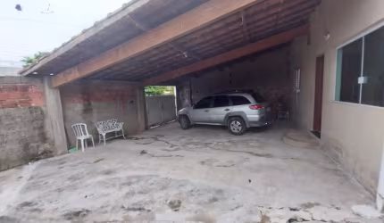 Casa com edícula à 4 km do mar em Peruíbe