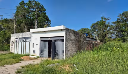 Casa com 2 quartos e churrasqueira em Itanhaém