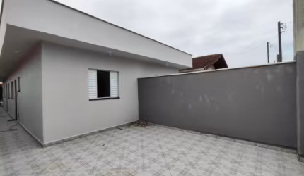 casa com espaço gourmet e 2 quartos em Itanhaém