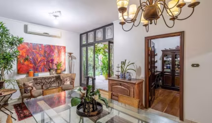 Casa excepcional com 4 quartos sendo 2 suítes - Centro Três Lagoas / MS
