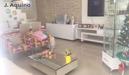 Casa Duplex com 03 quartos próximo à Videira