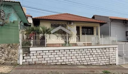 Casa para venda, 3 quarto(s),  Abraão, Florianópolis - CA107