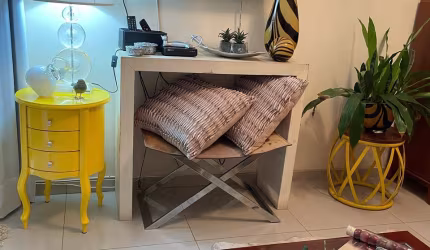 VENDO APTO 2 DORM, SUITE , QUINTAL , BOTANICO