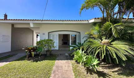 Casa com 4 quartos à venda na Guatapi, 408, Centro, Capão da Canoa, 223 m2 por R$ 985.000
