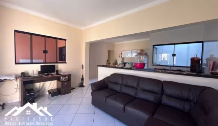 Casa de Esquina no Jardim Residencial Alto do Flamboyant em Limeira-SP (VH)