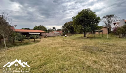 Linda Chácara no Condomínio Manacá no Bairro Parronchi em Limeira-SP (WE)