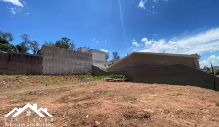 Terreno de Esquina no Jardim Nova Lindoia em Águas de Lindoia-SP