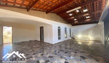 Casa com Edícula à Venda no Jardim São Francisco em Limeira-SP