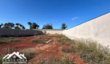 Terreno murado no Condomínio Florisa II em Limeira-SP