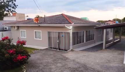 Casa em Terreno Amplo com 4 Quartos na Roça Grande, Imbituba