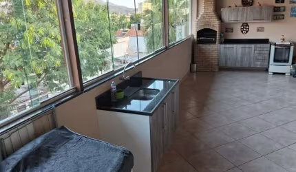 Linda casa triplex com terraço gourmet - conforto e estilo para sua família!