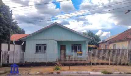 Casa com 140m² em terreno de 437,5m² no centro do município de Iguaraçu-PR