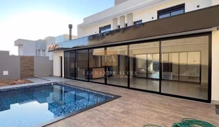Casa no Condomínio Villagio