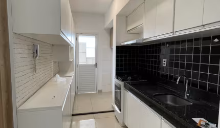 Apartamento para locação com  ar condicionado nos 3 quartos.