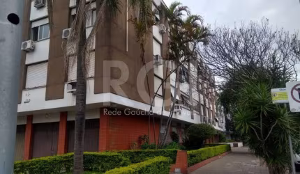 Apartamento  2 quartos, dependência completa e garagem!