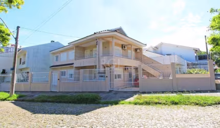 Casa térrea de 2 dormitórios e 3 vagas de garagem na Vila Ipiranga em Porto Aleg