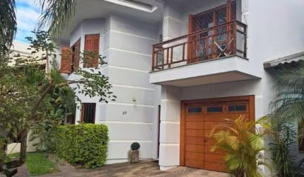 CASA EM CONDOMINIO FECHADO 3 D  4 VAGAS