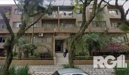VENDA - Amplo Apartamento em Prédio Tradicional!
