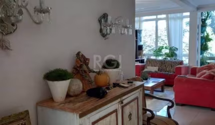 Apartamento para Venda - 150m², 3 dormitórios, 1 vaga - Bom Fim