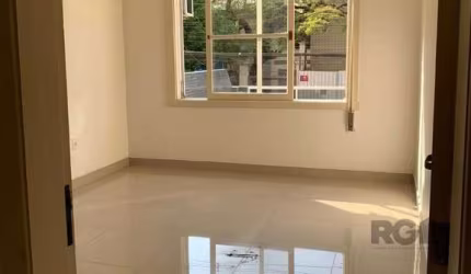 Vende-se belíssimo apartamento 3 suítes, de frente, próximo ao Parcão, reformado