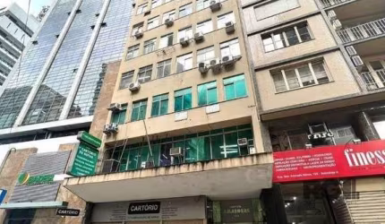 Apartamento JK no Centro desocupado