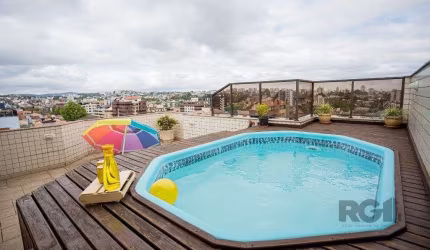 Cobertura no Jardim Planalto, de 3 dormitórios e 2 vagas com 260m²