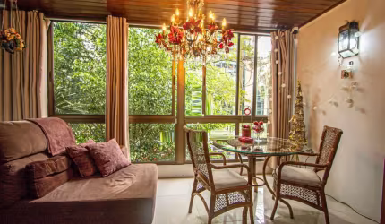 Apartamento mobiliado com 4 quartos, hidromassagem e 2 vagas -254 m²- Petrópolis