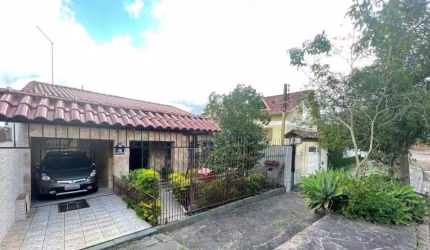 Casa semi mobiliada com 3 dormitórios no Bairro Jardim Floresta
