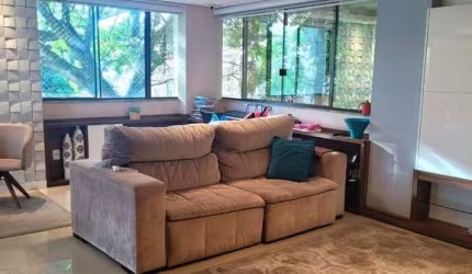 Apartamento com 4 dormitórios e 3 vagas de garagem no Bairro Petrópolis