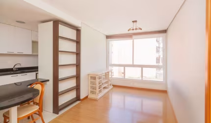 Apartamento com 1 dormitório e 1 vaga de garagem no Bairro petrópolis