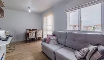 Apartamento com 2 dormitórios e 1 vaga de garagem escriturada no Bairro Humaitá